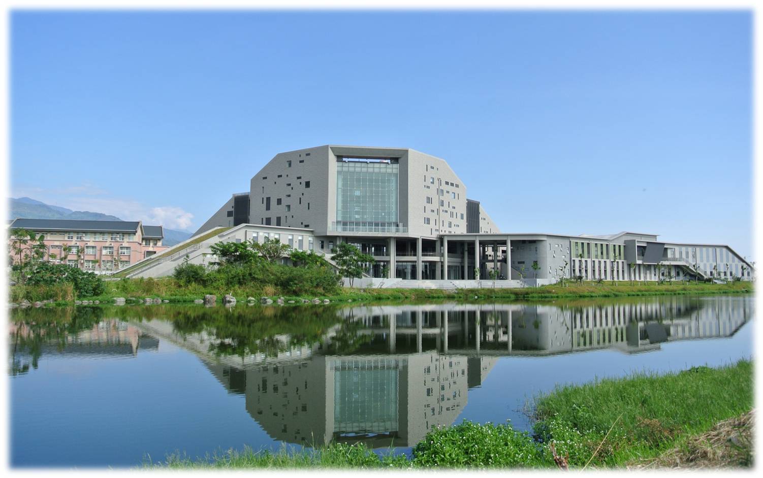 國立台東大學圖書資訊館